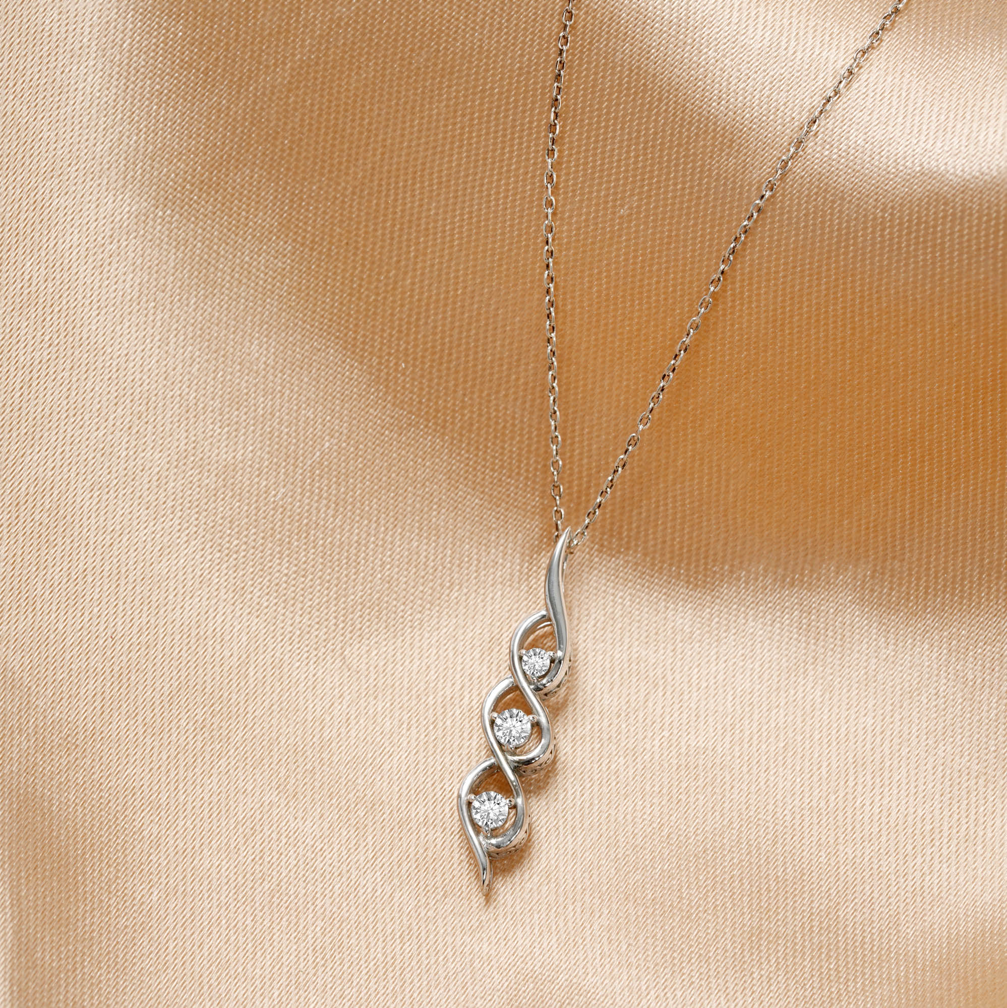 Eternal Radiance 925 Sterling Silver Pendant Necklace